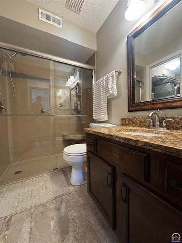 3039 SW Maupin Ln Apt 204, Topeka, KS 66614