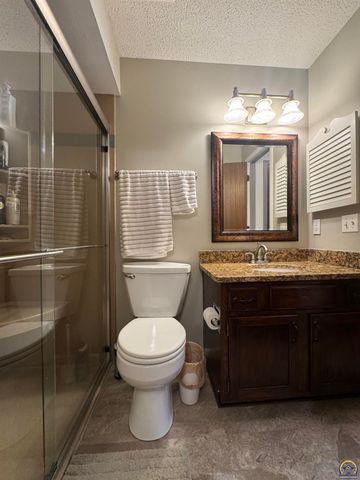 3039 SW Maupin Ln Apt 204, Topeka, KS 66614