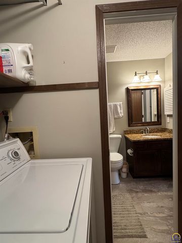3039 SW Maupin Ln Apt 204, Topeka, KS 66614