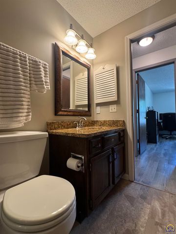 3039 SW Maupin Ln Apt 204, Topeka, KS 66614
