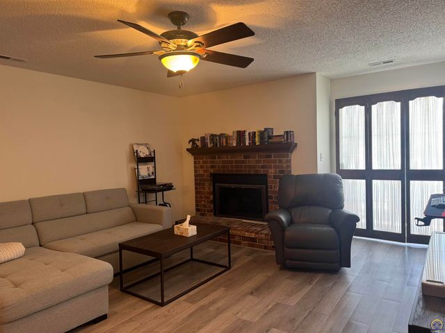 3039 SW Maupin Ln Apt 204, Topeka, KS 66614