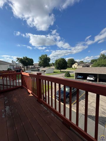 3039 SW Maupin Ln Apt 204, Topeka, KS 66614