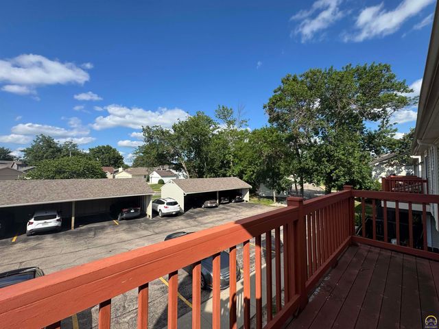 3039 SW Maupin Ln Apt 204, Topeka, KS 66614