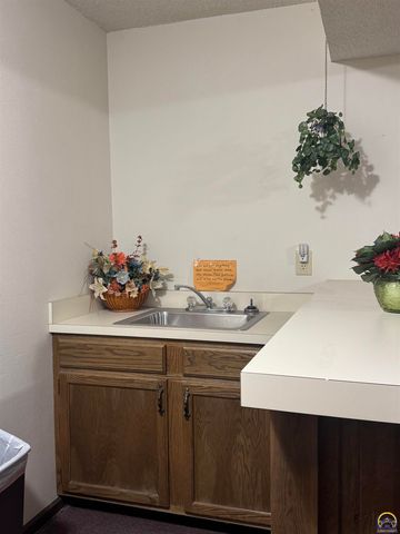 3039 SW Maupin Ln Apt 204, Topeka, KS 66614