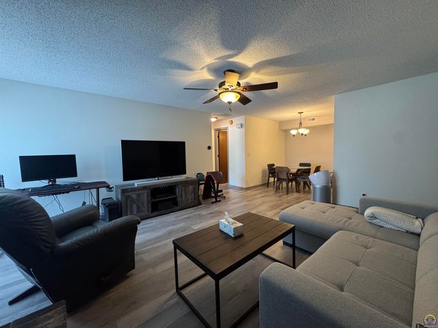 3039 SW Maupin Ln Apt 204, Topeka, KS 66614