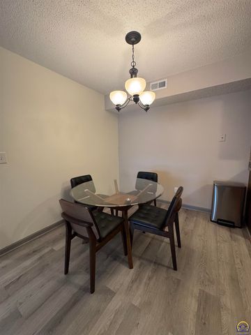 3039 SW Maupin Ln Apt 204, Topeka, KS 66614