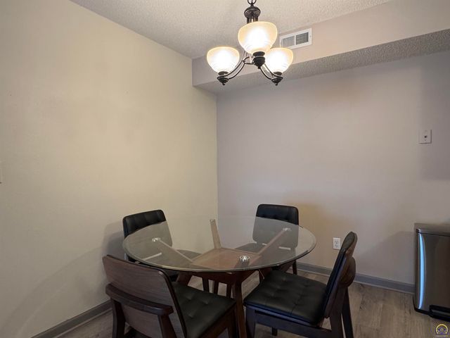 3039 SW Maupin Ln Apt 204, Topeka, KS 66614