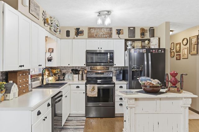 252 Groton Street, Hollister, MO 65672