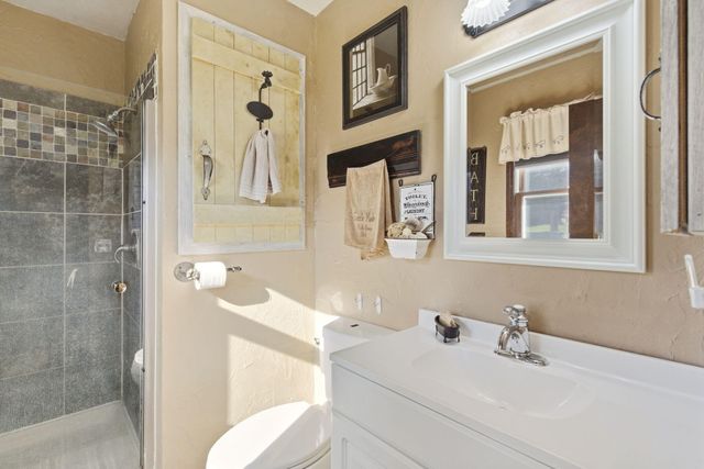 252 Groton Street, Hollister, MO 65672