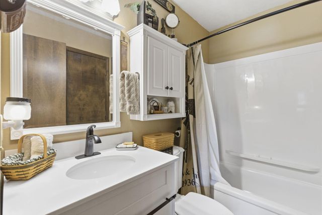 252 Groton Street, Hollister, MO 65672