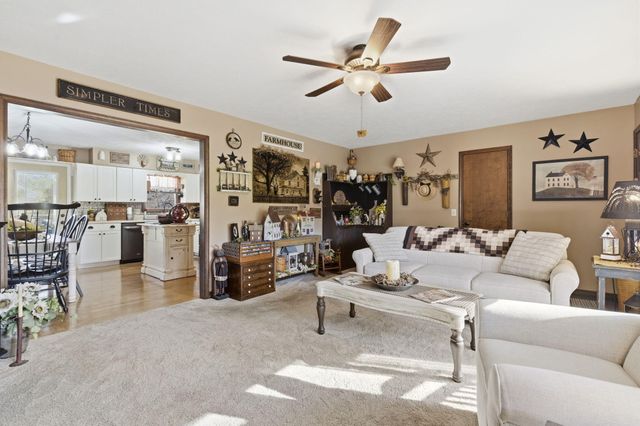 252 Groton Street, Hollister, MO 65672