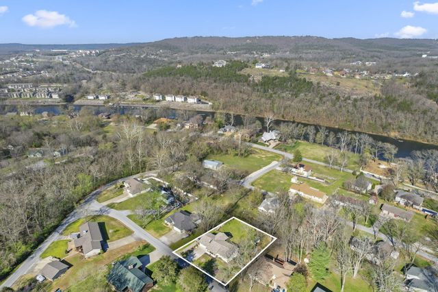 252 Groton Street, Hollister, MO 65672