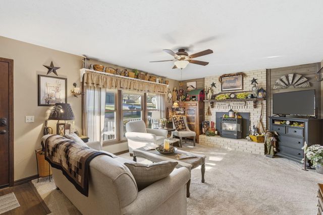 252 Groton Street, Hollister, MO 65672