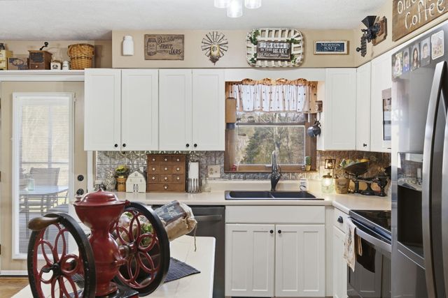 252 Groton Street, Hollister, MO 65672