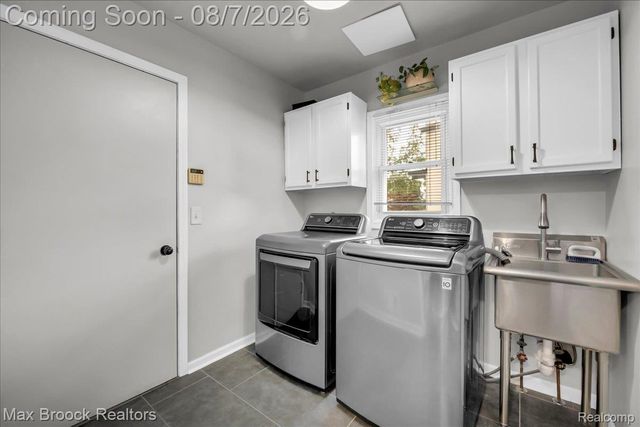 1025 Otter Avenue, Waterford Charter Township, MI 48328