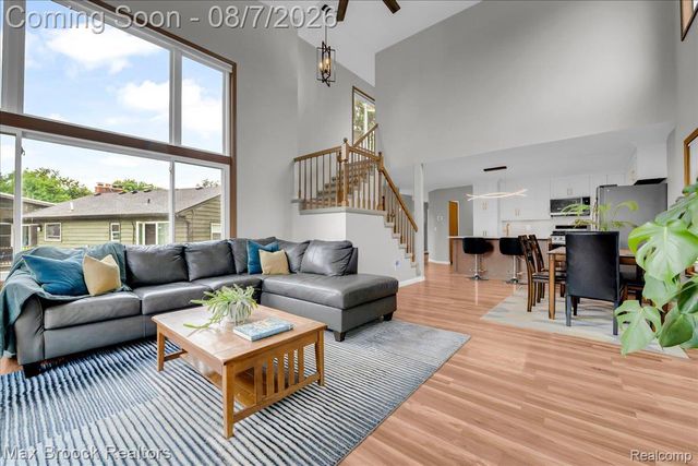 1025 Otter Avenue, Waterford Charter Township, MI 48328