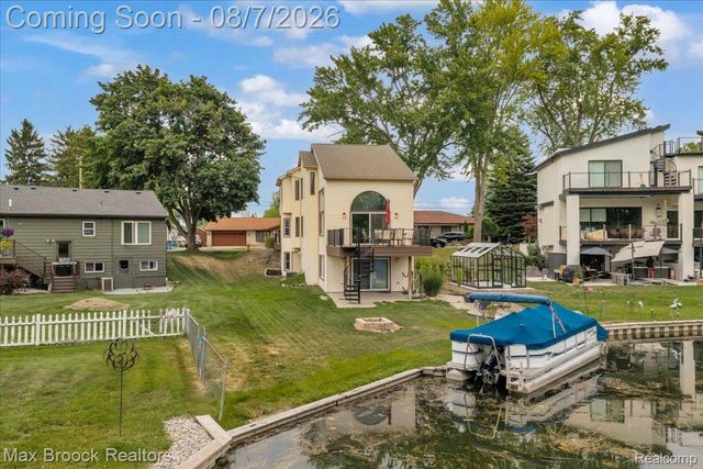 1025 Otter Avenue, Waterford Charter Township, MI 48328