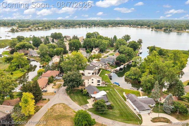 1025 Otter Avenue, Waterford Charter Township, MI 48328