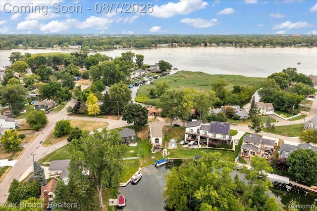 1025 Otter Avenue, Waterford Charter Township, MI 48328