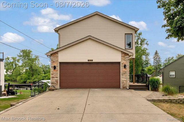 1025 Otter Avenue, Waterford Charter Township, MI 48328