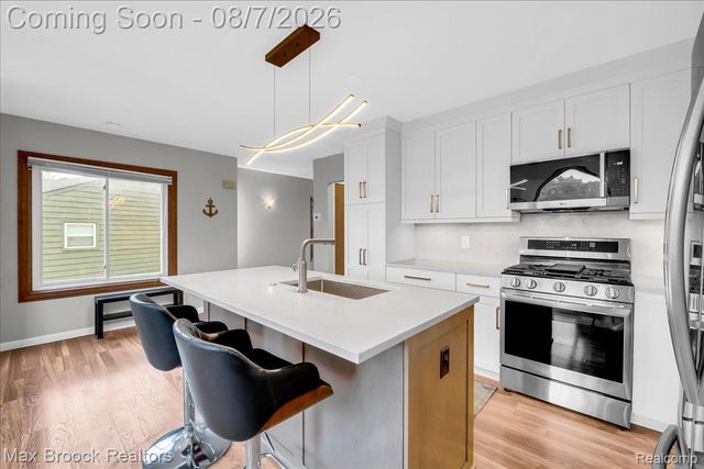1025 Otter Avenue, Waterford Charter Township, MI 48328