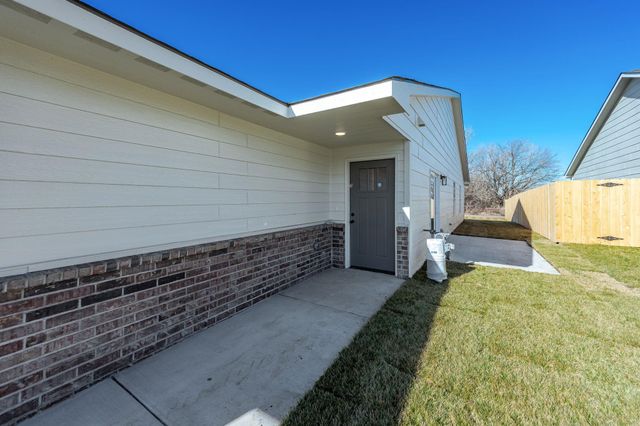604 Briarbrook Ln, Park City, KS 67147