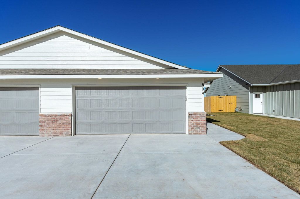 604 Briarbrook Ln, Park City, KS 67147