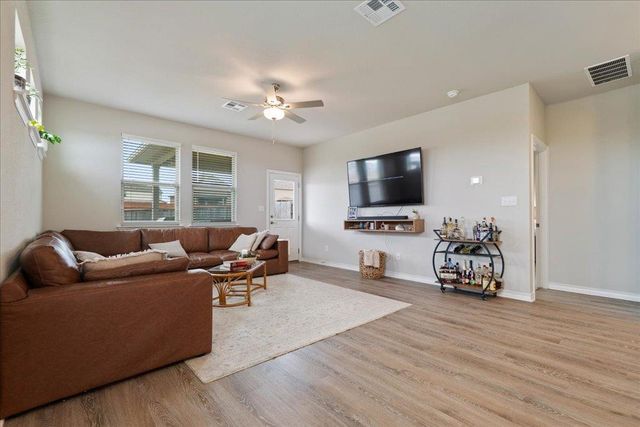 117 Papaya DR, Buda, TX 78610