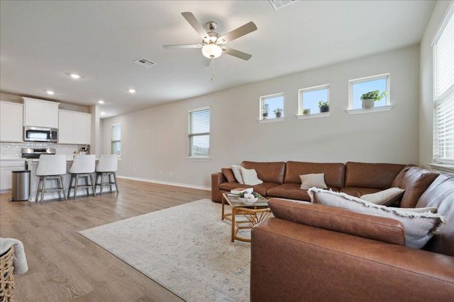 117 Papaya DR, Buda, TX 78610
