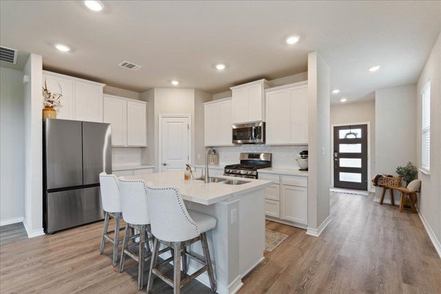 117 Papaya DR, Buda, TX 78610