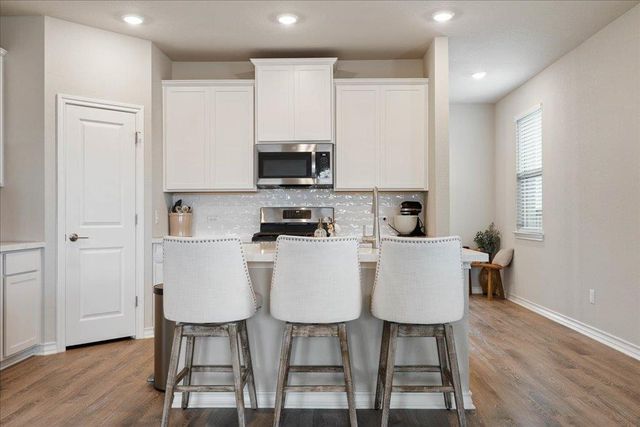 117 Papaya DR, Buda, TX 78610