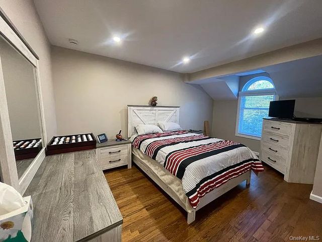 1 Sea Court Lane, Port Jefferson, NY 11777