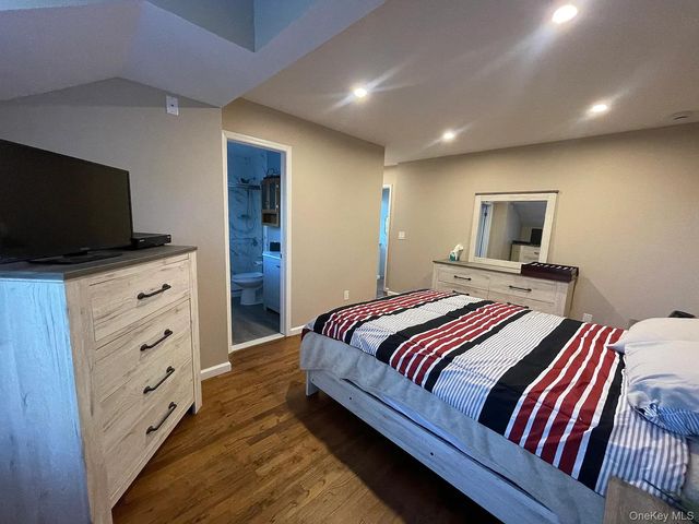 1 Sea Court Lane, Port Jefferson, NY 11777