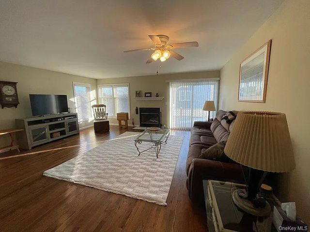 1 Sea Court Lane, Port Jefferson, NY 11777