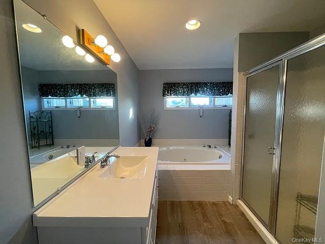 1 Sea Court Lane, Port Jefferson, NY 11777