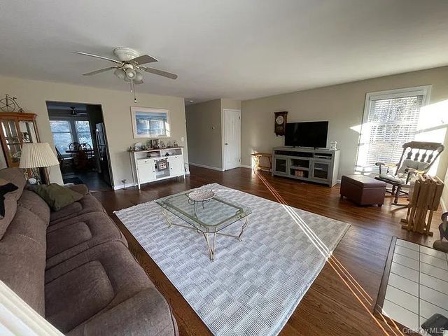 1 Sea Court Lane, Port Jefferson, NY 11777