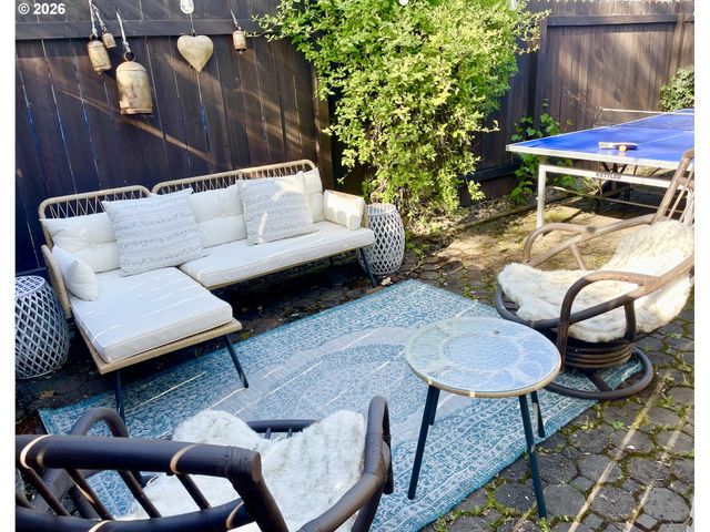 2291 EMERALD St, Eugene, OR 97403