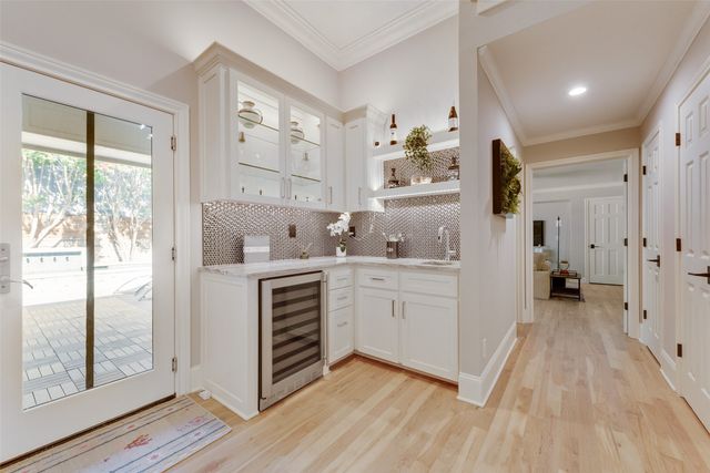 6902 Deloache Avenue, Dallas, TX 75225