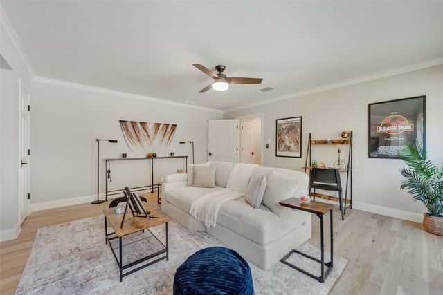 6902 Deloache Avenue, Dallas, TX 75225