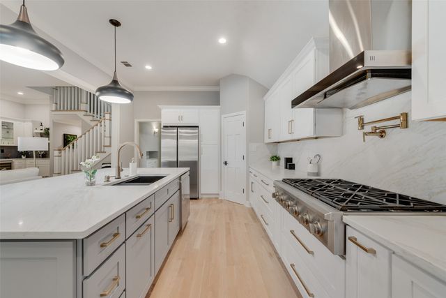 6902 Deloache Avenue, Dallas, TX 75225