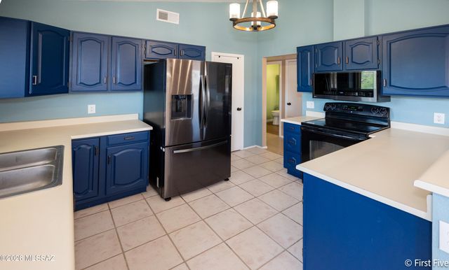 8984 N Eaglestone Loop, Tucson, AZ 85742