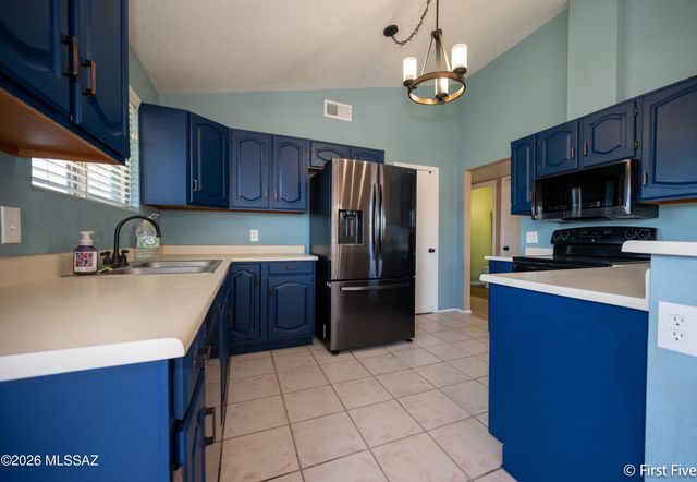 8984 N Eaglestone Loop, Tucson, AZ 85742