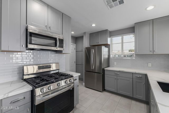 2001 N LAUREL Avenue, Phoenix, AZ 85007