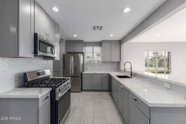 2001 N LAUREL Avenue, Phoenix, AZ 85007