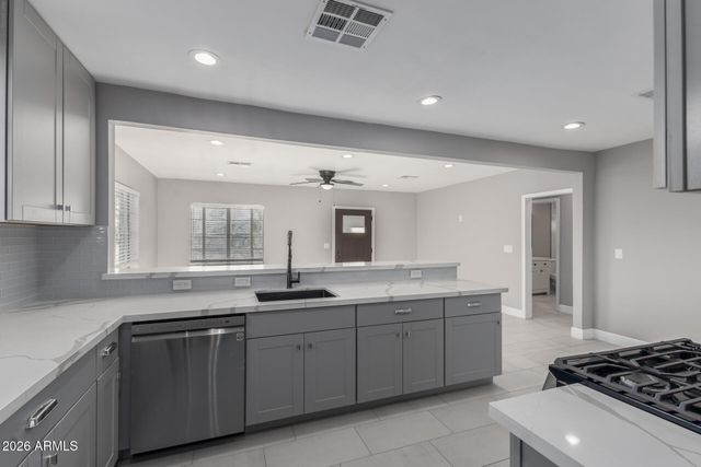 2001 N LAUREL Avenue, Phoenix, AZ 85007