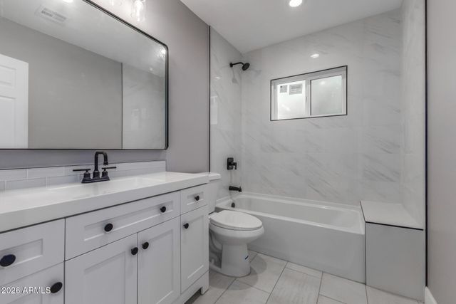 2001 N LAUREL Avenue, Phoenix, AZ 85007