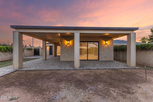 2001 N LAUREL Avenue, Phoenix, AZ 85007