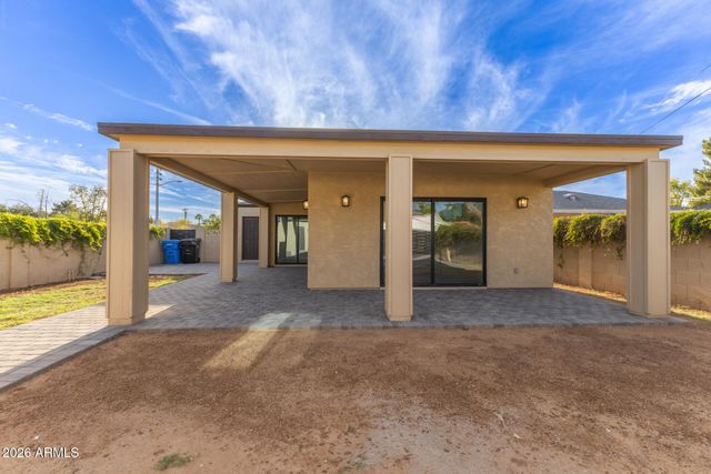 2001 N LAUREL Avenue, Phoenix, AZ 85007