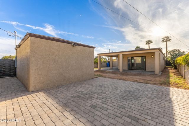 2001 N LAUREL Avenue, Phoenix, AZ 85007