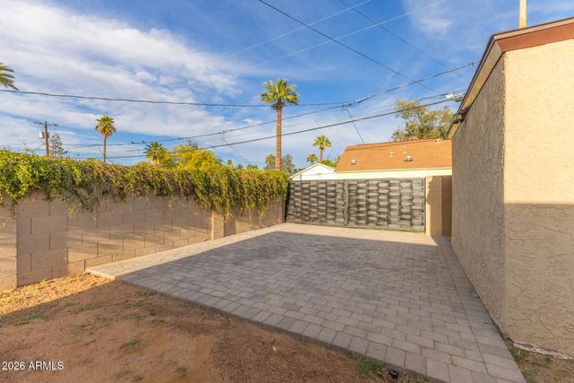 2001 N LAUREL Avenue, Phoenix, AZ 85007